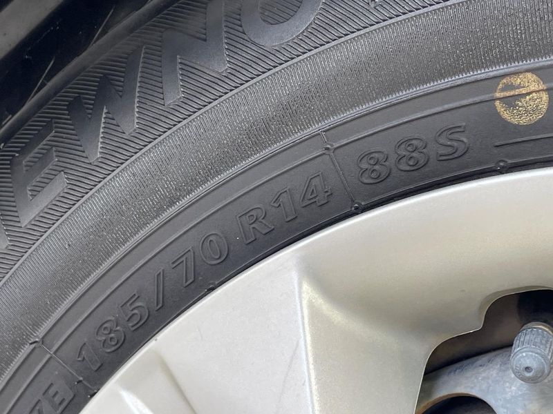 2013 Nissan Note DBA-E12 (UW-6a769d6d1a68a)[5]