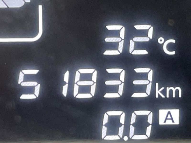 2013 Nissan Note DBA-E12 (UW-6a769d6d1a68a)[2]