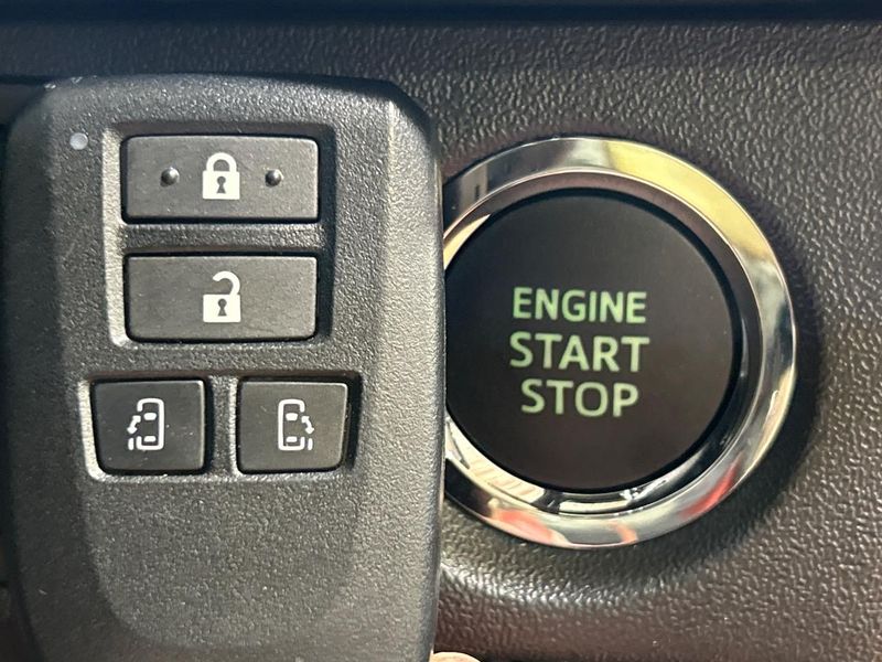 2025 Toyota Hiace Van 3DF-GDH201V (UW-6a769d90cf95d)[6]