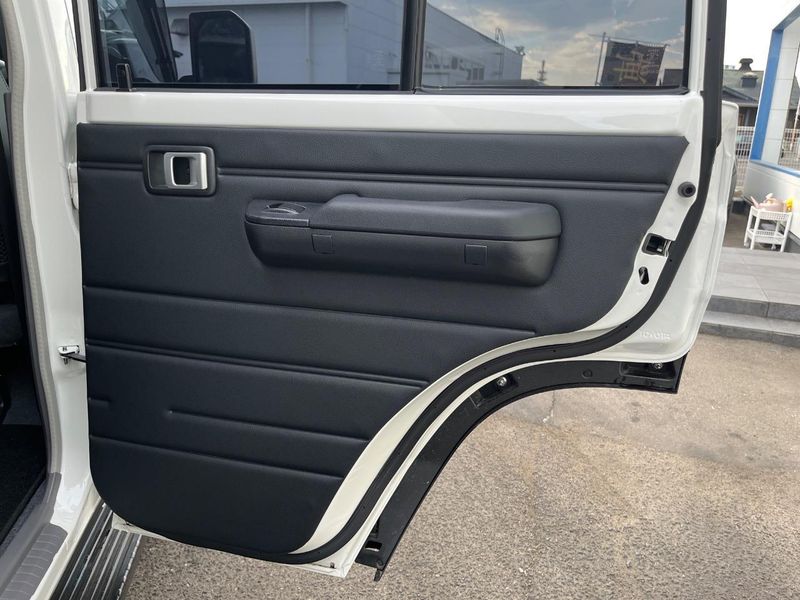 2025 Toyota Land Cruiser 70 3DA-GDJ76W (UW-6a769d99b88c4)[19]