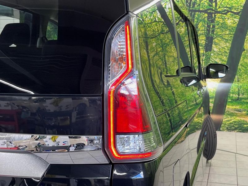 2017 Nissan Serena DAA-GFC27 (UW-6a769da021ad7)[16]