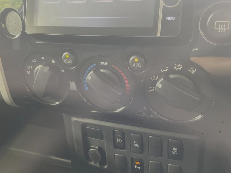 2014 Toyota FJ CRUISER CBA-GSJ15W (UW-6a769dc0a985f)[16]