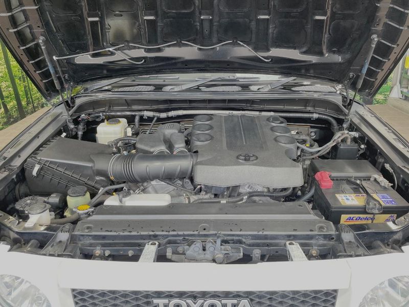 2014 Toyota FJ CRUISER CBA-GSJ15W (UW-6a769dc0a985f)[4]
