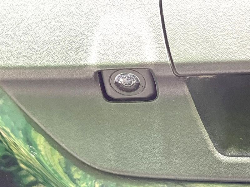 2022 Toyota Hilux 3DF-GUN125 (UW-6a769dcfe91fa)[12]