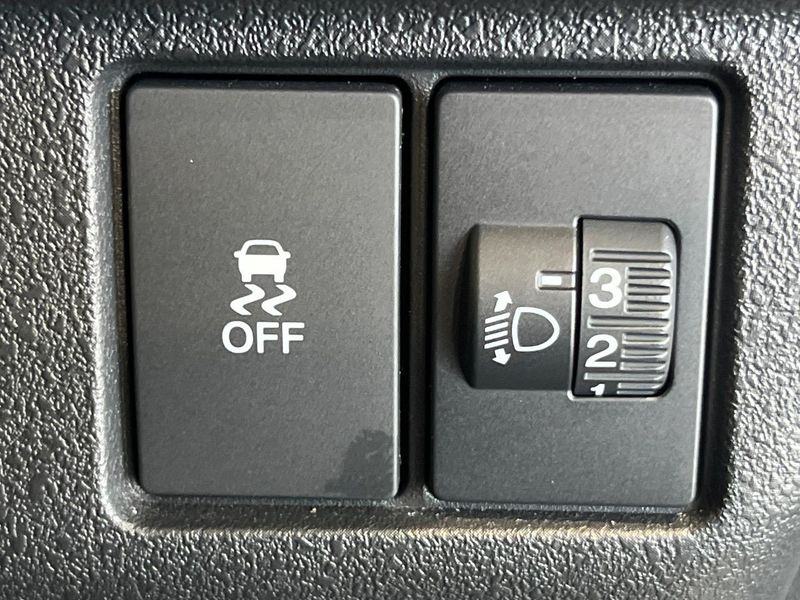 2023 Honda N-BOX CUSTOM 6BA-JF5 (UW-6a769e481b467)[25]