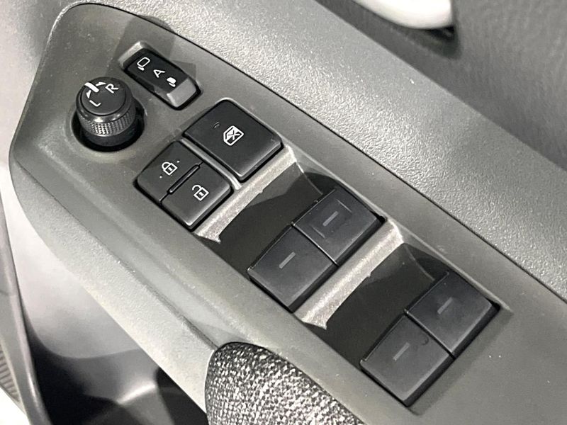 2024 Toyota Sienta 6AA-MXPL10G (UW-6a769fa19bc0a)[21]
