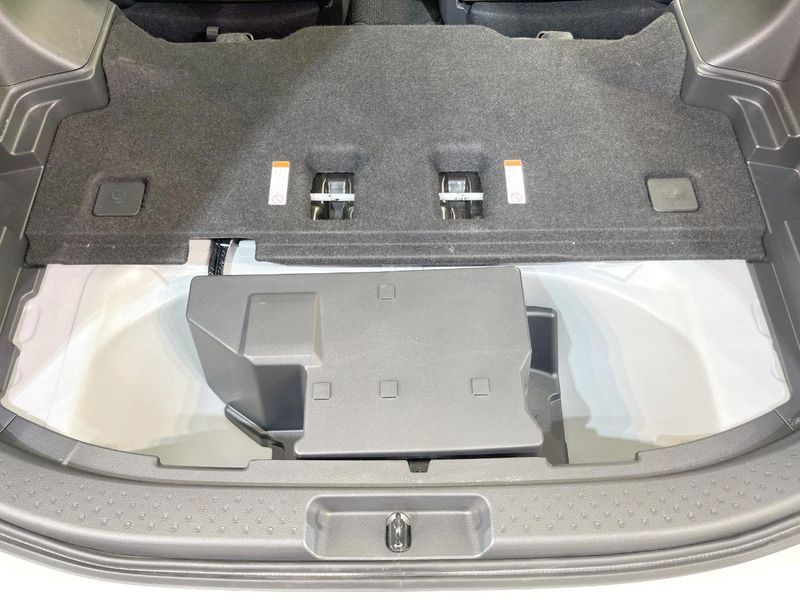 2025 Toyota Sienta 6AA-MXPL10G (UW-6a769fa2531a5)[25]