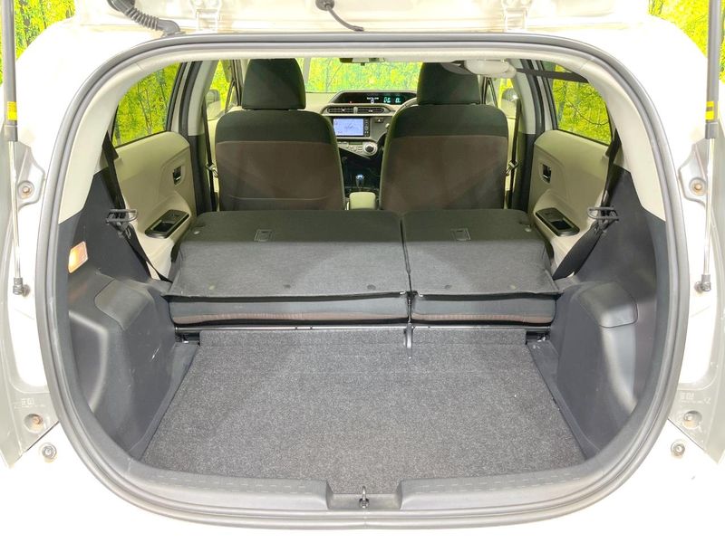 2012 Toyota Aqua DAA-NHP10 (UW-6a769fd8ad8a0)[25]