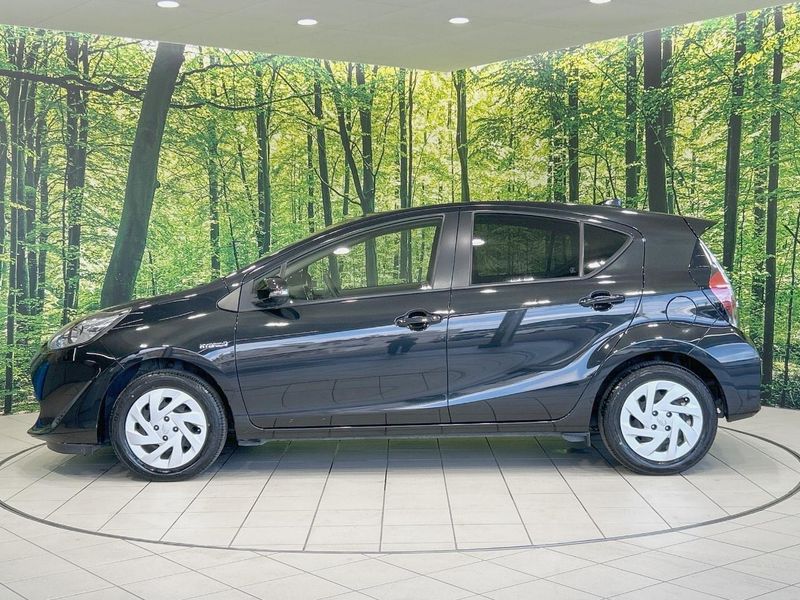 2018 Toyota Aqua DAA-NHP10 (UW-6a769fe0344ef)[9]