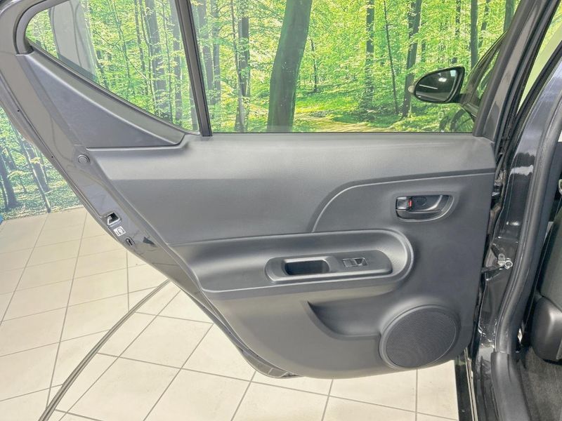 2018 Toyota Aqua DAA-NHP10 (UW-6a769fe0344ef)[21]