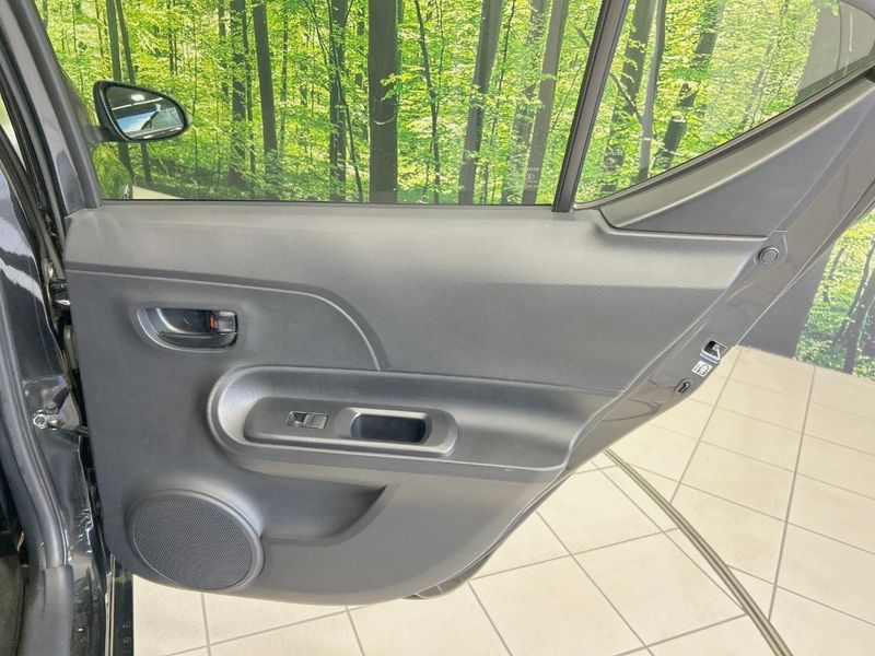 2018 Toyota Aqua DAA-NHP10 (UW-6a769fe0344ef)[24]