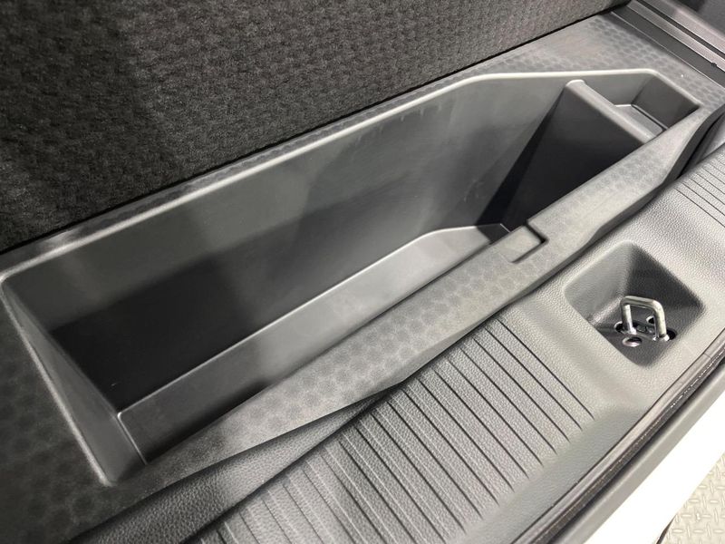 2022 Honda Vezel 6AA-RV5 (UW-6a76a0156fa5e)[13]