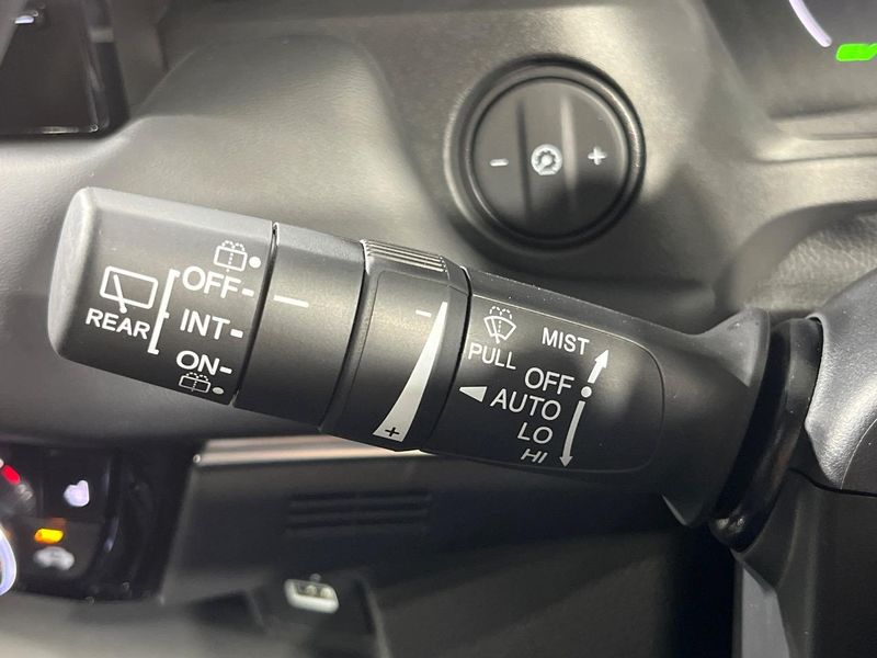 2022 Honda Vezel 6AA-RV5 (UW-6a76a0156fa5e)[28]