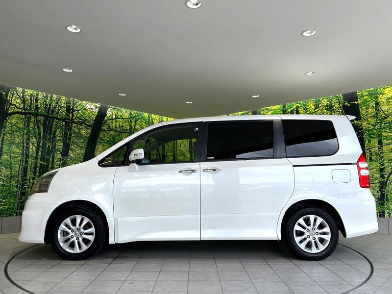 2011 Toyota Noah DBA-ZRR70W (UW-6a76a0a2c8a82)[6]