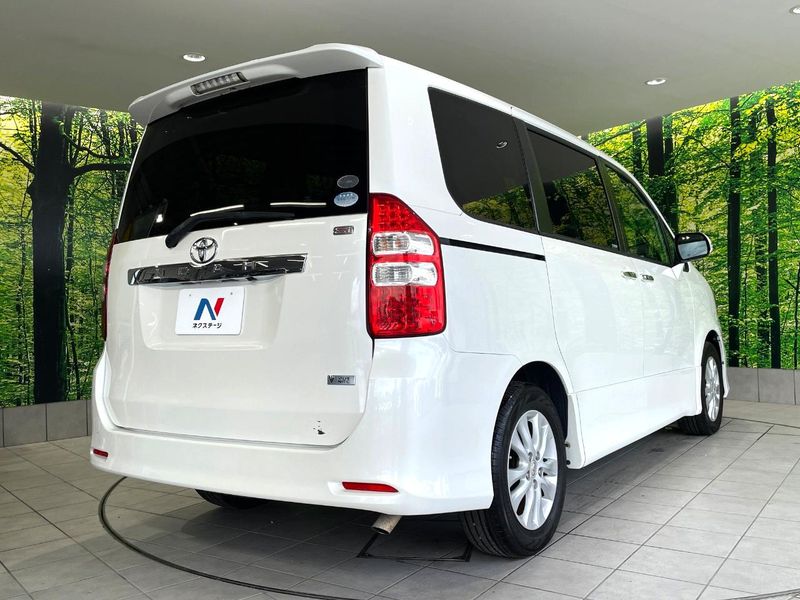 2011 Toyota Noah DBA-ZRR70W (UW-6a76a0a2c8a82)[17]