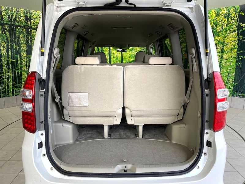 2011 Toyota Noah DBA-ZRR70W (UW-6a76a0a2c8a82)[14]