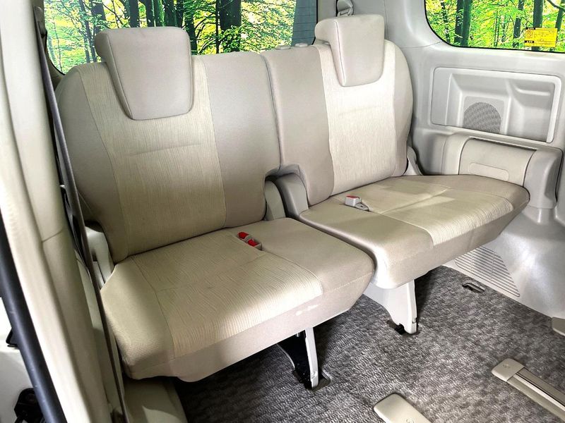 2011 Toyota Noah DBA-ZRR70W (UW-6a76a0a2c8a82)[28]