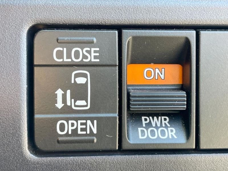 2015 Toyota Noah DBA-ZRR80G (UW-6a76a0a64d236)[19]