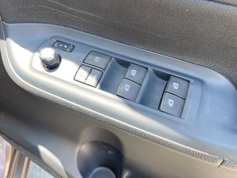 2015 Toyota Noah DBA-ZRR80G (UW-6a76a0a64d236)[16]