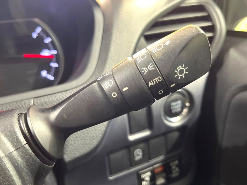 2015 Toyota Voxy DBA-ZRR80W (UW-6a76a0a682daa)[24]