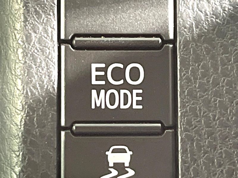 2015 Toyota Voxy DBA-ZRR80W (UW-6a76a0a682daa)[15]