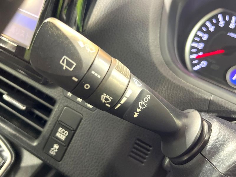 2015 Toyota Voxy DBA-ZRR80W (UW-6a76a0a682daa)[25]