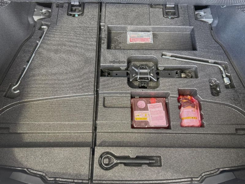 2017 Toyota Prius DAA-ZVW50 (UW-6a76a0d33345c)[10]
