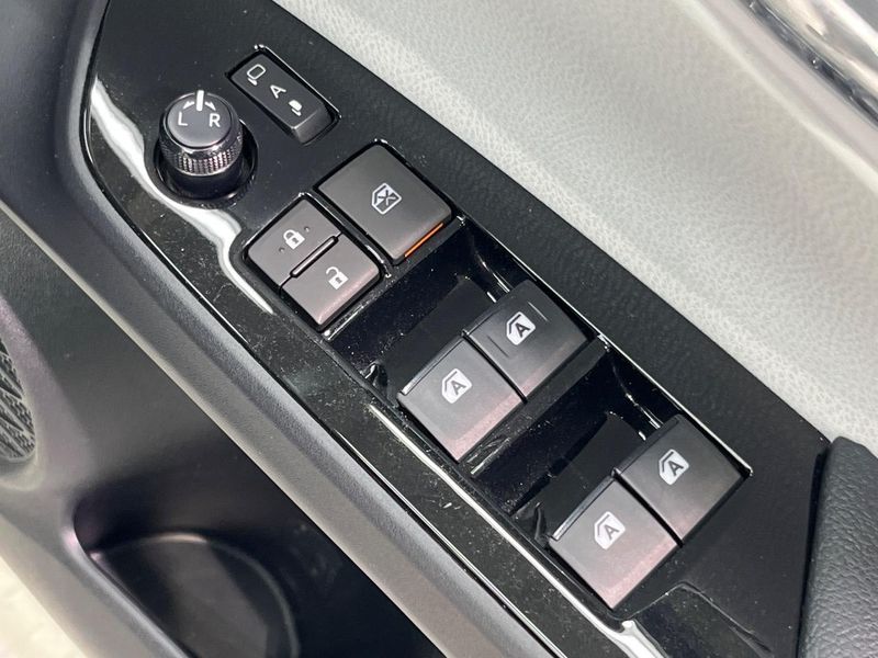 2017 Toyota Prius DAA-ZVW50 (UW-6a76a0d38aafe)[24]