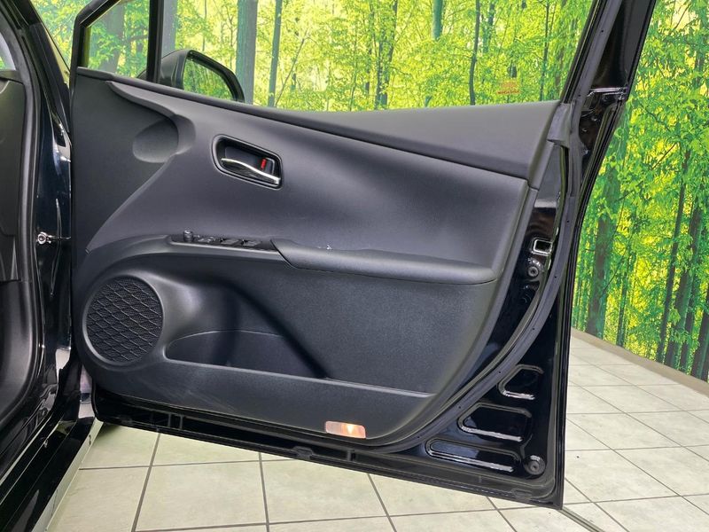 2019 Toyota Prius DAA-ZVW51 (UW-6a76a0de6f1b4)[21]
