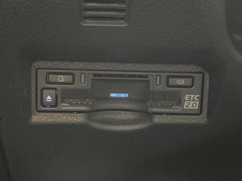 2022 Toyota Voxy 6AA-ZWR90W (UW-6a76a0f0b5d51)[29]