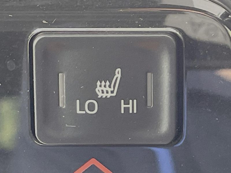 2022 Toyota Voxy 6AA-ZWR90W (UW-6a76a0f0b5d51)[18]