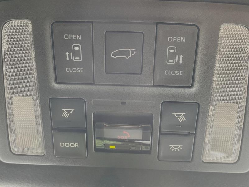 2022 Toyota Voxy 6AA-ZWR90W (UW-6a76a0f0b5d51)[13]