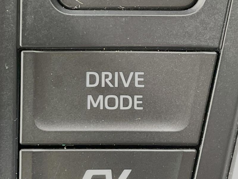 2022 Toyota Voxy 6AA-ZWR90W (UW-6a76a0f0b5d51)[26]