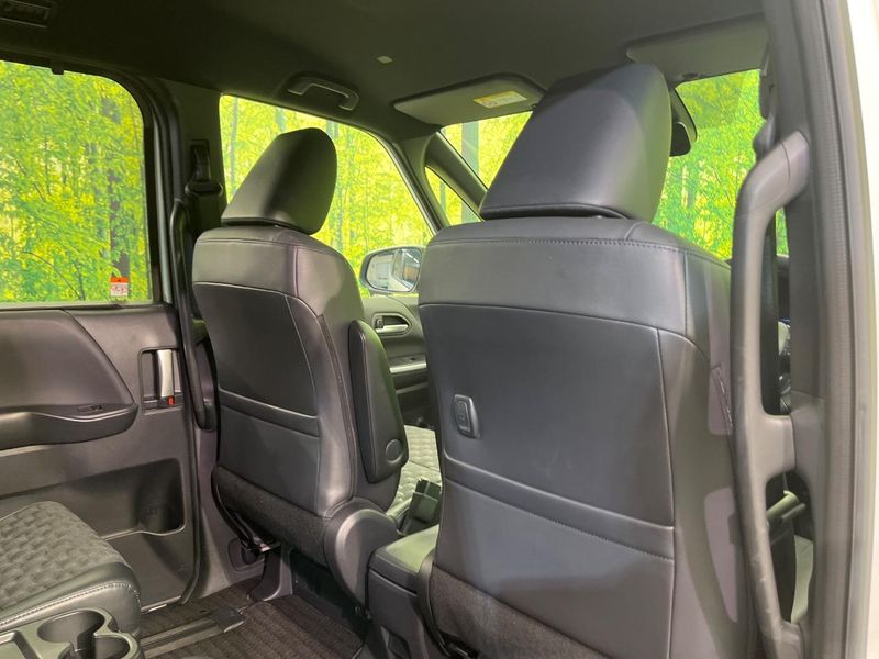 2023 Toyota Voxy 6AA-ZWR90W (UW-6a76a0f3a4fc8)[26]