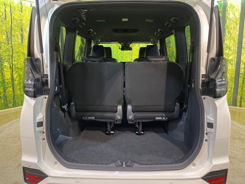 2023 Toyota Voxy 6AA-ZWR90W (UW-6a76a0f3a4fc8)[17]