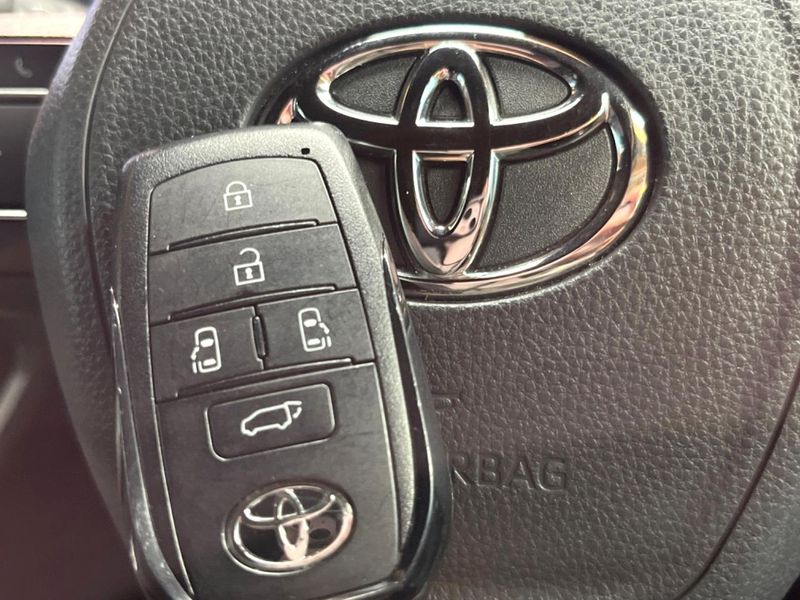 2024 Toyota Voxy 6AA-ZWR90W (UW-6a76a0f99e8eb)[29]