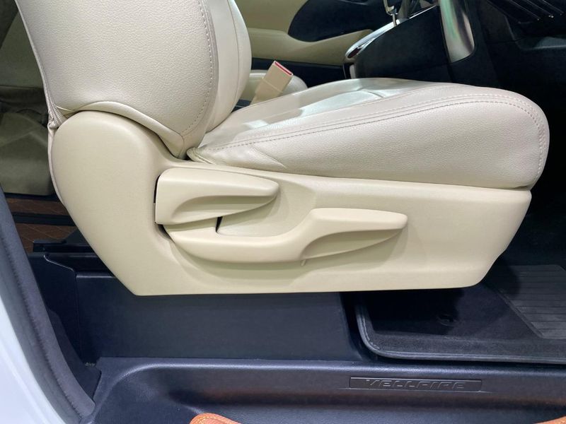 2017 Toyota Vellfire DBA-AGH30W (UW-6a77ee1d92f65)[18]