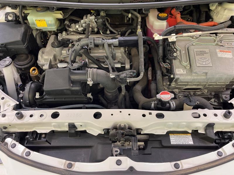 2016 Toyota Aqua DAA-NHP10 (UW-6a77f1292e41f)[17]