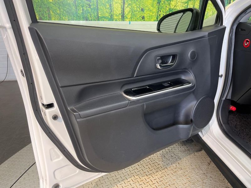 2016 Toyota Aqua DAA-NHP10 (UW-6a77f1292e41f)[18]