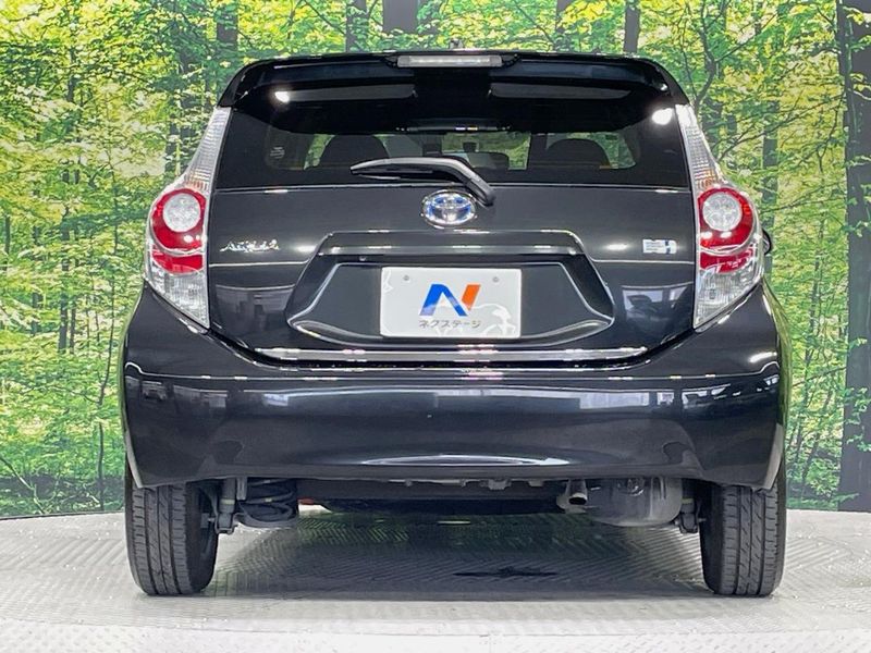 2014 Toyota Aqua DAA-NHP10 (UW-6a77f130c97f7)[17]