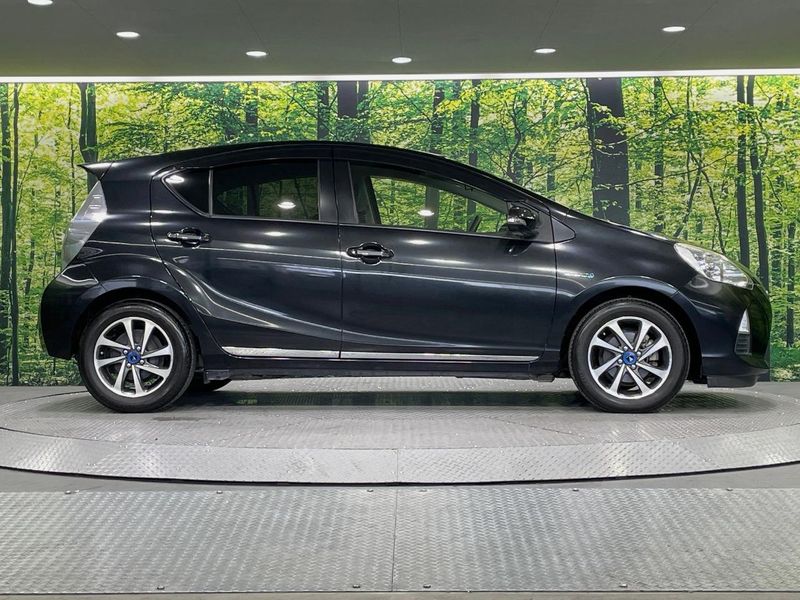 2014 Toyota Aqua DAA-NHP10 (UW-6a77f130c97f7)[15]