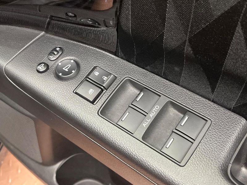 2017 Honda Odyssey DBA-RC1 (UW-6a77f14f87be3)[22]