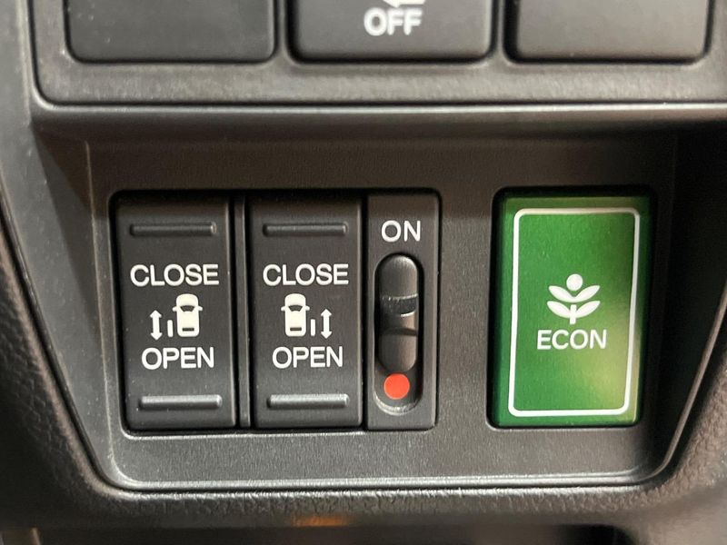 2017 Honda Odyssey DBA-RC1 (UW-6a77f14f87be3)[25]
