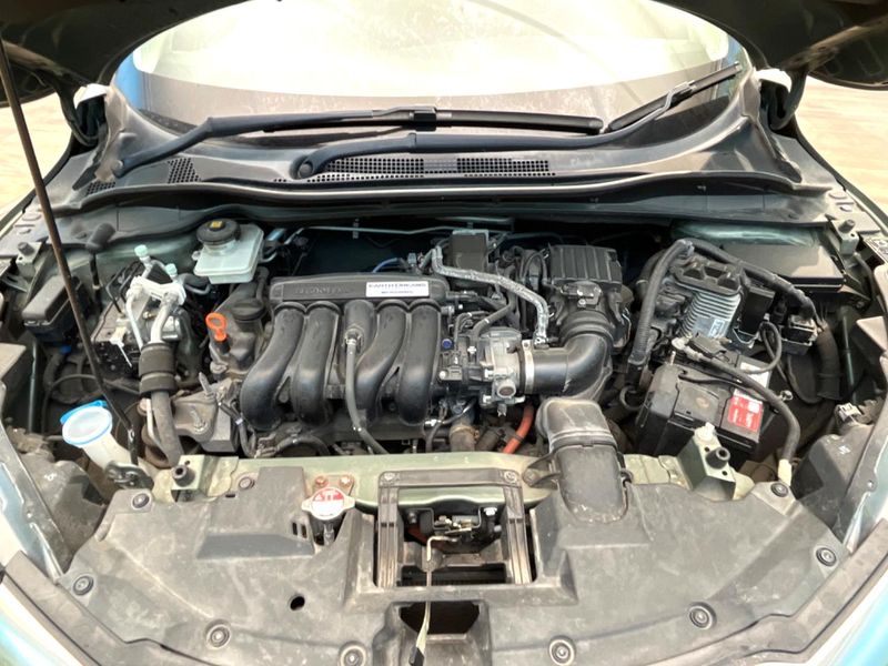 2018 Honda Vezel DAA-RU3 (UW-6a77f16237fa3)[4]