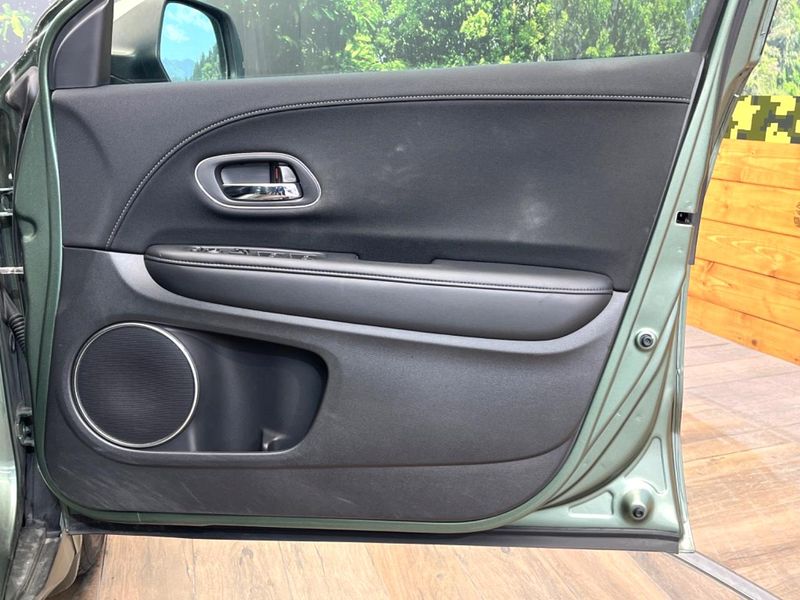 2018 Honda Vezel DAA-RU3 (UW-6a77f16237fa3)[19]