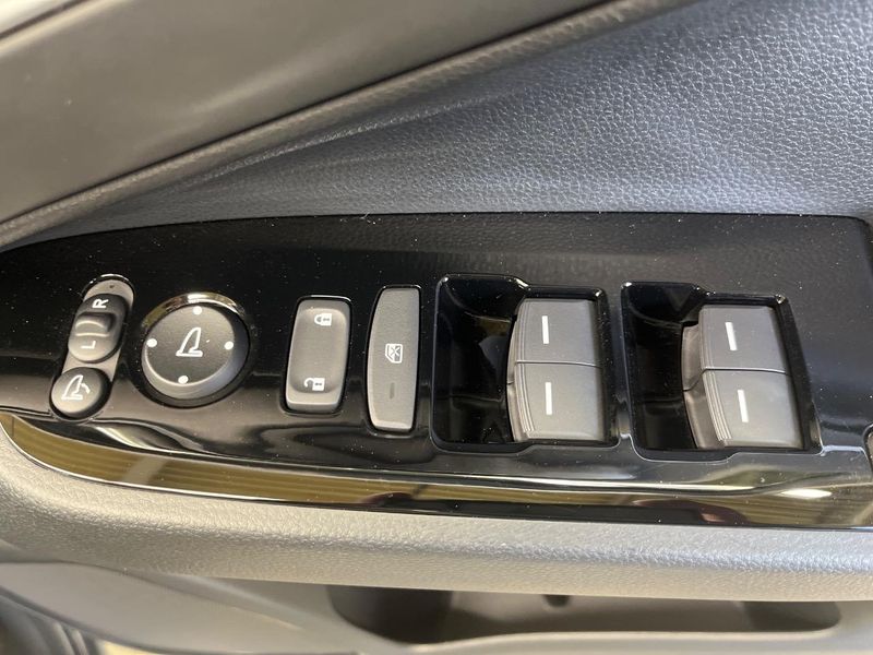 2021 Honda Vezel 6AA-RV5 (UW-6a77f16658180)[22]