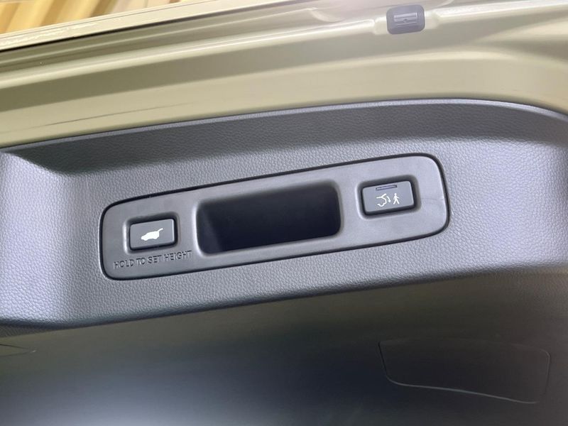 2021 Honda Vezel 6AA-RV5 (UW-6a77f16658180)[18]