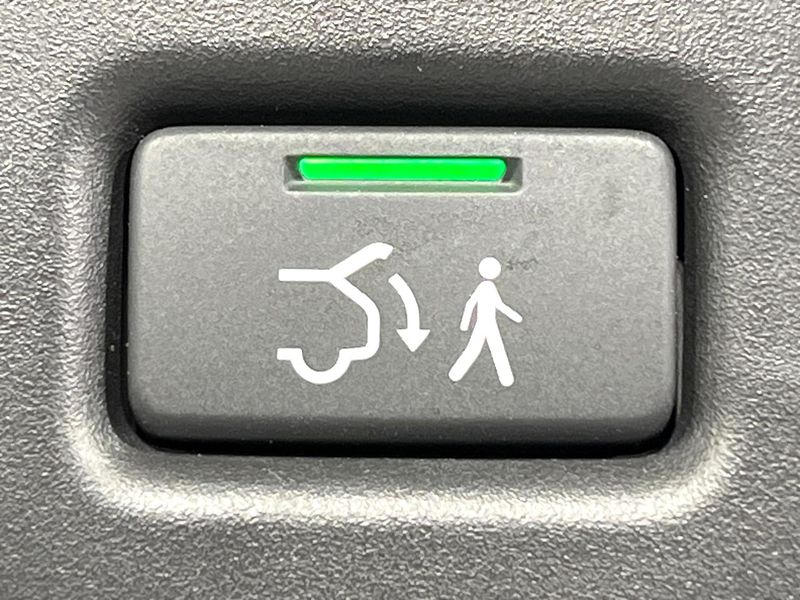 2022 Honda Vezel 6AA-RV5 (UW-6a77f16a7266d)[18]