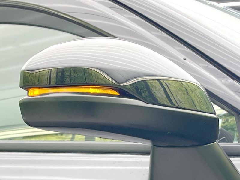 2023 Honda Vezel 6AA-RV5 (UW-6a77f16ded6a3)[14]