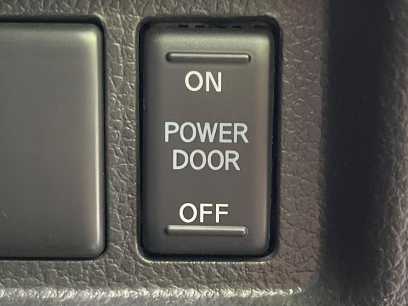 2017 Nissan Elgrand DBA-TE52 (UW-6a77f19621365)[22]